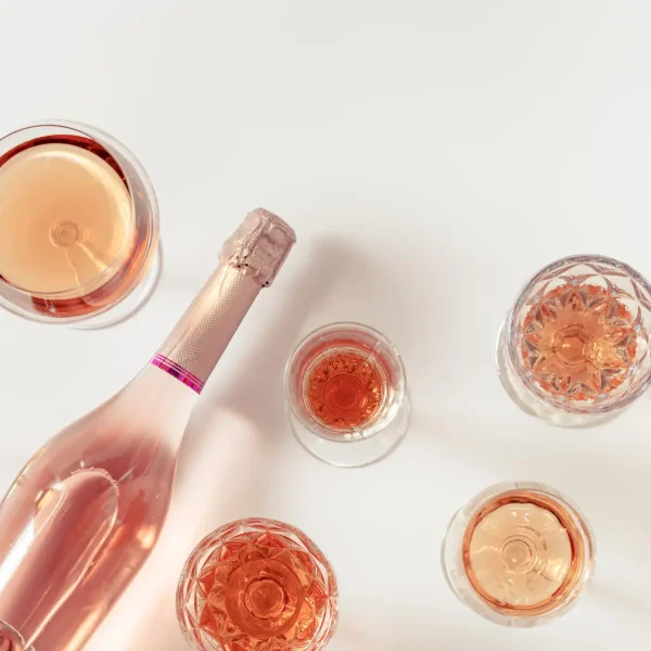 Roséwein mit Gläser